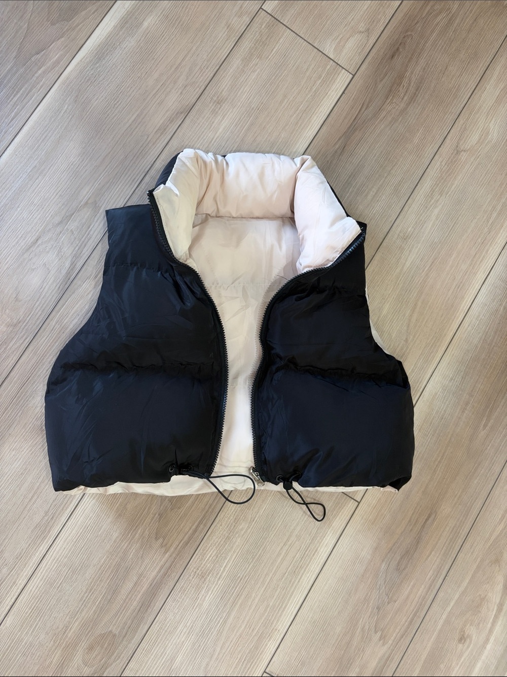Cropped Puffer Vest - Black & Cream
